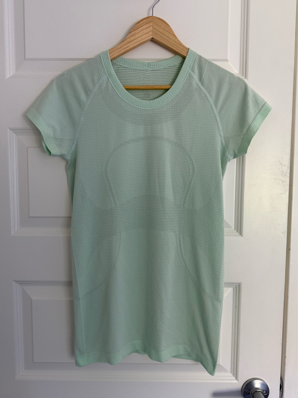 Lululemon Women’s Swiftly Tech Mint Green Short Sleeve Top Size 8 Sea Mist